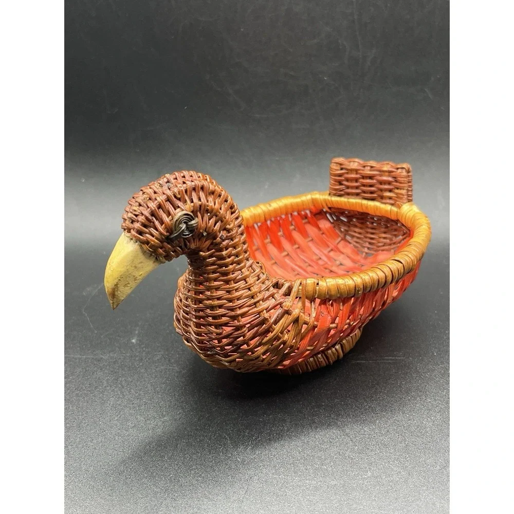 Vintage‎ Woven Wicker Duck Bird Basket Bowl w/ Wooden Beak - 6